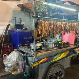 Street Food พัทยาซอย 5 ถนนเลียบชายหาด