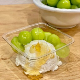 กรีกโยเกิร์ต องุ่นไซมัสคัส ❤️ฟรี กราโนล่า และน้ำผึ้ง💕