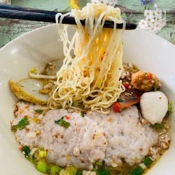 เทือกเถาเหล่ากอ ก๋วยเตี๋ยวโบราณสามพรานและกาแฟสด - Siem’s Noodles ซอยข้างโรงเรียน ภ.ป.ร.ราชวิทยาลัย