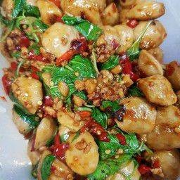 กะเพราหมูสับลูกชิ้น.ราดข้าว