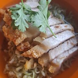 บะหมี่หมูกรอบ