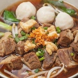 ก๋วยเตี๋ยวเจ๊หมวย (เจ้าเก่าลานจอดโลตัสพระราม4)