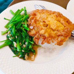 ผักบุ้งไฟแดงราดข้าว
