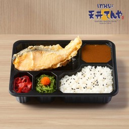 เบนโตะแกงกะหรี่ปลาแซลมอนเทมปุระ