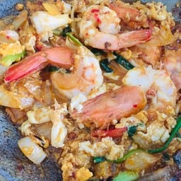 กุ้งผัดผงกระหรี่ ราดข้าว