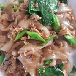 ใหญ่ผัดซีอิ้วหมู