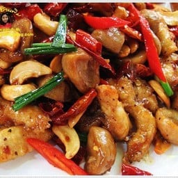 ไก่ผัดเม็ดมะม่วงพริกเผา