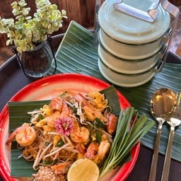 1968kitchen&coffee ผัดไทย ราดหน้า ผัดซีอิ๊ว ข้าวผัด กะเพราพริกแห้ง ข้าวหน้าเนื้อ ข้าวไข่ข้น และเครื่องดื่ม