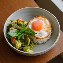 🍃กุ้งผัดซอสโหระพาไข่ดาว