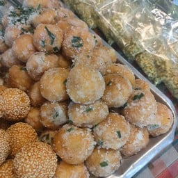 ยำแหนมข้าวทอด