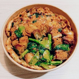 ข้าวสามกรอบพริกแกงเขียวหวานพริกแกงเขียวหวานไข่เจียวทรงเครื่อง