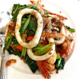 ผัดซีอิ๊วรวมมิตร