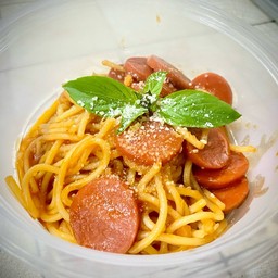 สปาเก็ตตี้ไส้กรอกซอสหมูสับ