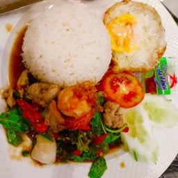 ข้าวราดกะเพรารวมมิตร