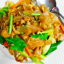 ผัดซีอิ๊วไก่