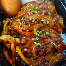 ข้าวสามชั้นสไลด์ย่างซอสโกชูจัง (Xl)