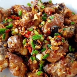 ข้าว ซี่โครงทอดคั่วพริกเกลือ