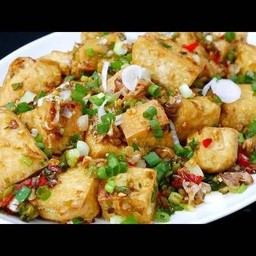 ข้าวเต้าหูปลาหมูสับคั่วพริกเกลือ