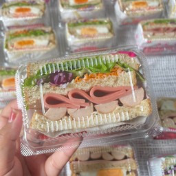 แซนวิชชิ้นเล็ก 4 ชิ้น