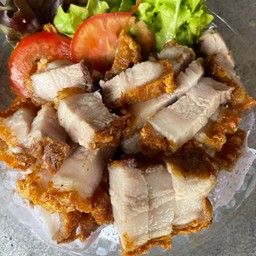 ผัดกระเพราหมูกรอบ@เป็นกับ