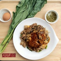 เส้นใหญ่ผัดซีอิ๊วหมูหมัก