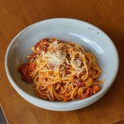 สปาเก๊ตตี้เบคอนซอสมะเขือเทศ