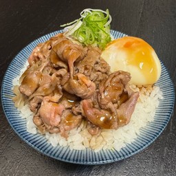 ข้าวหน้า เนื้อสไลซ์ หรือ หมูสไลซ์ + ไข่ออนเซ็น