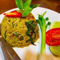 ข้าวผัดแกงเขียวหวานหมู