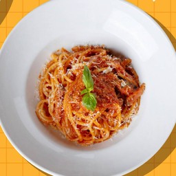 สปาเก็ตตี้ในซอสมะเขือเทศและเบคอนกวนชาเล (L)