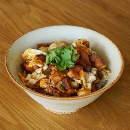 หมูกรอบคั่วไข่