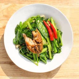 ผัดคะน้าปลาเค็ม