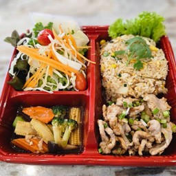 เซตข้าวผัดหมู พร้อม โค้ก 1 กระป๋อง