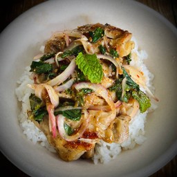 ข้าวหน้ายำแซ่บ - ไก่ย่าง