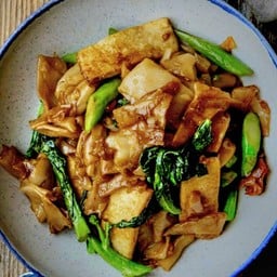 PAD SEE EW + Drink