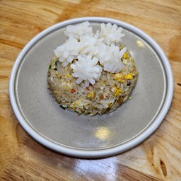 ข้าวผัดปลาหมึก