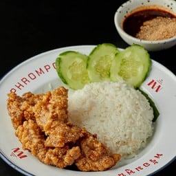 ข้าวสวยหมูทอด น้ำจิ้มแจ่ว