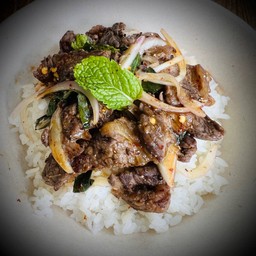 ข้าวหน้ายำแซ่บ - เนื้อย่าง