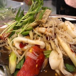 ตำซั่วหมึกลวกใส่หมูยอ