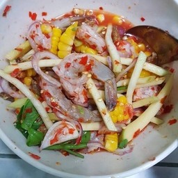 ยำมะม่วงกุ้งสด