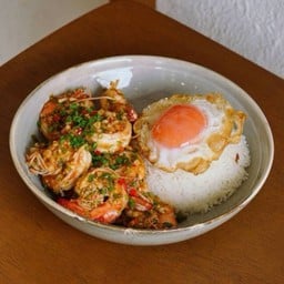กุ้งคั่วพริกกระเทียมไข่ดาว