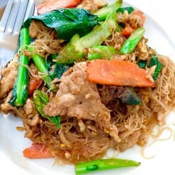 ผัดซีอิ้วเส้นหมี่หมู