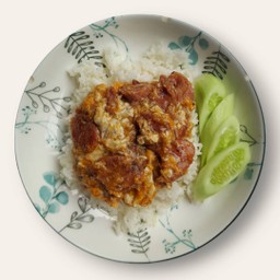 แหนมผัดไข่