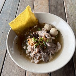 ก๋วยเตี๋ยวหมูต้มยำน้ำใส