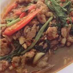 เนื้อสับผัดพริกเผาขึ้นฉ่าย