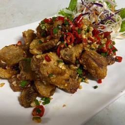 หมูกรอบคั่วพริกเกลือ