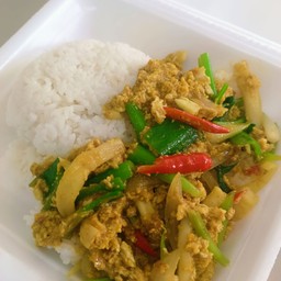 ปลาหมึกผัดผงกะหรี่