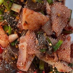 ก้อยเครื่องในวัว(รบกวนลูกค้าแจ้งด้วยนะค่ะว่าเอาขมหรือเปรี้ยว)