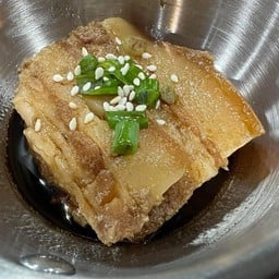 สามชั้นตุ๋นซอสโชยุ