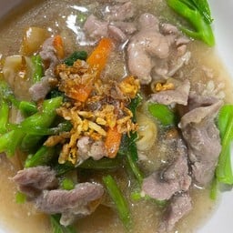 ราดหน้าหมูหมักเส้นใหญ่พิเศษ