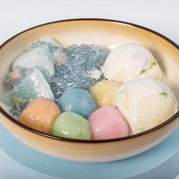 ไอศกรีมกะทิรวมมิตร+บัวลอยมีไส้+ขนมไทย